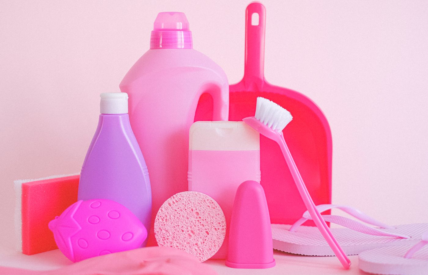 Plastic household articles and cleaning brushes.